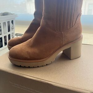 Universal Thread Katrina Tan Suede Heeled Boots Sz 9.5